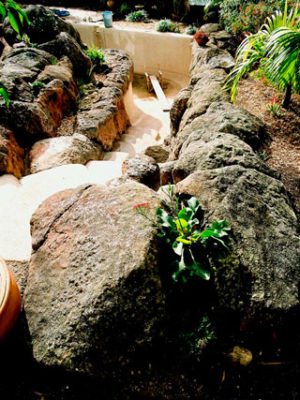 handmade-boulders-combined-to-make-a-pool-edging